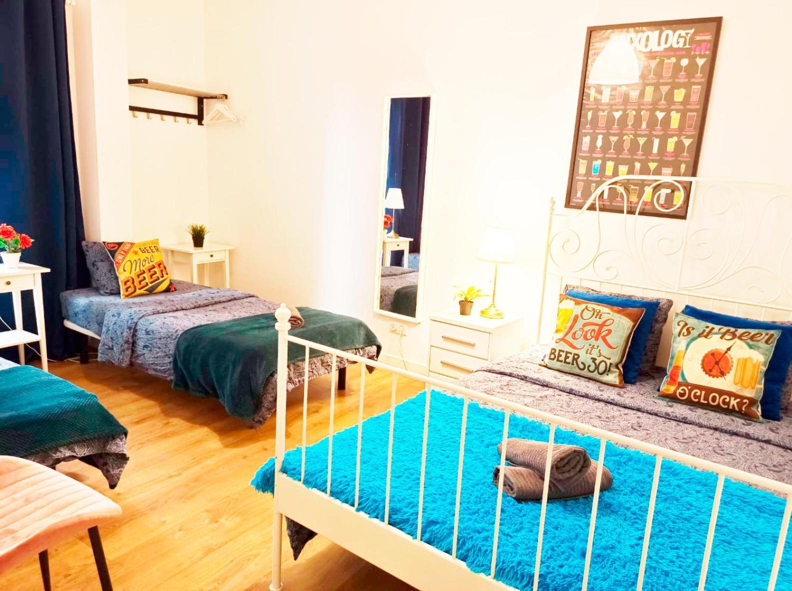 By Port Vell Hostal Barcelona